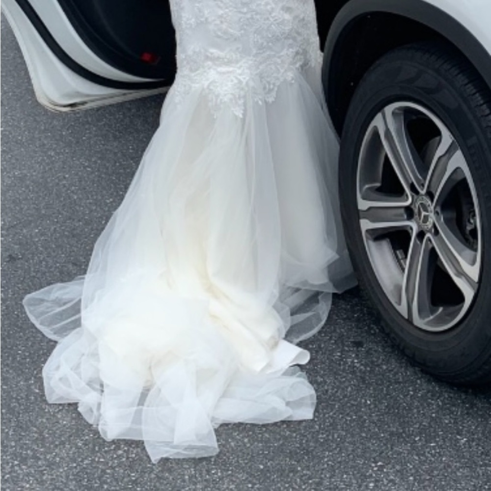 Romantic Ivory Mermaid Lace Wedding Dress with Tulle Train
